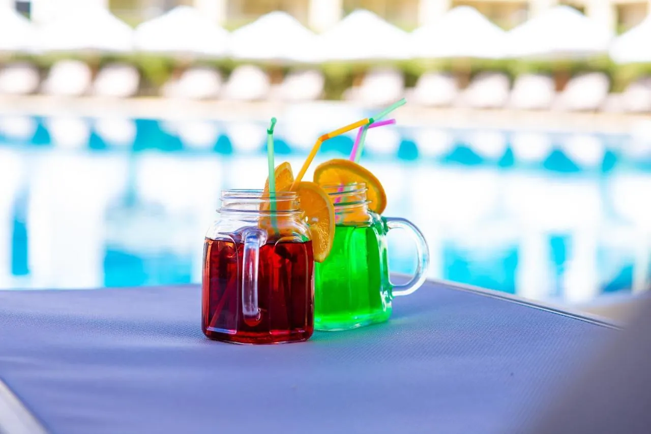 Festa Pomorie Resort מלון