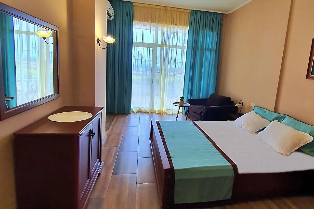 Festa Pomorie Resort מלון