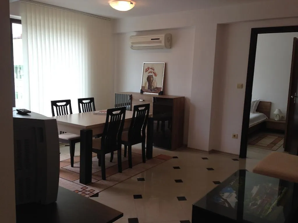 Festa Pomorie Resort מלון
